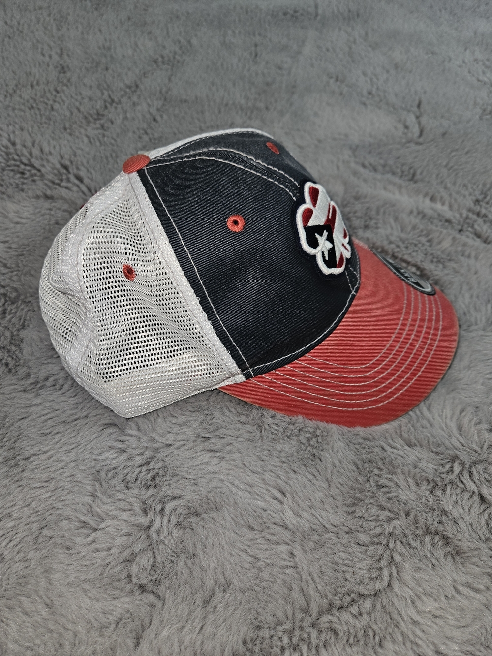 NEW! Black Clover Red & Navy Trucker Hat with American Flag Clover Patch NWT - Picture 8 of 12